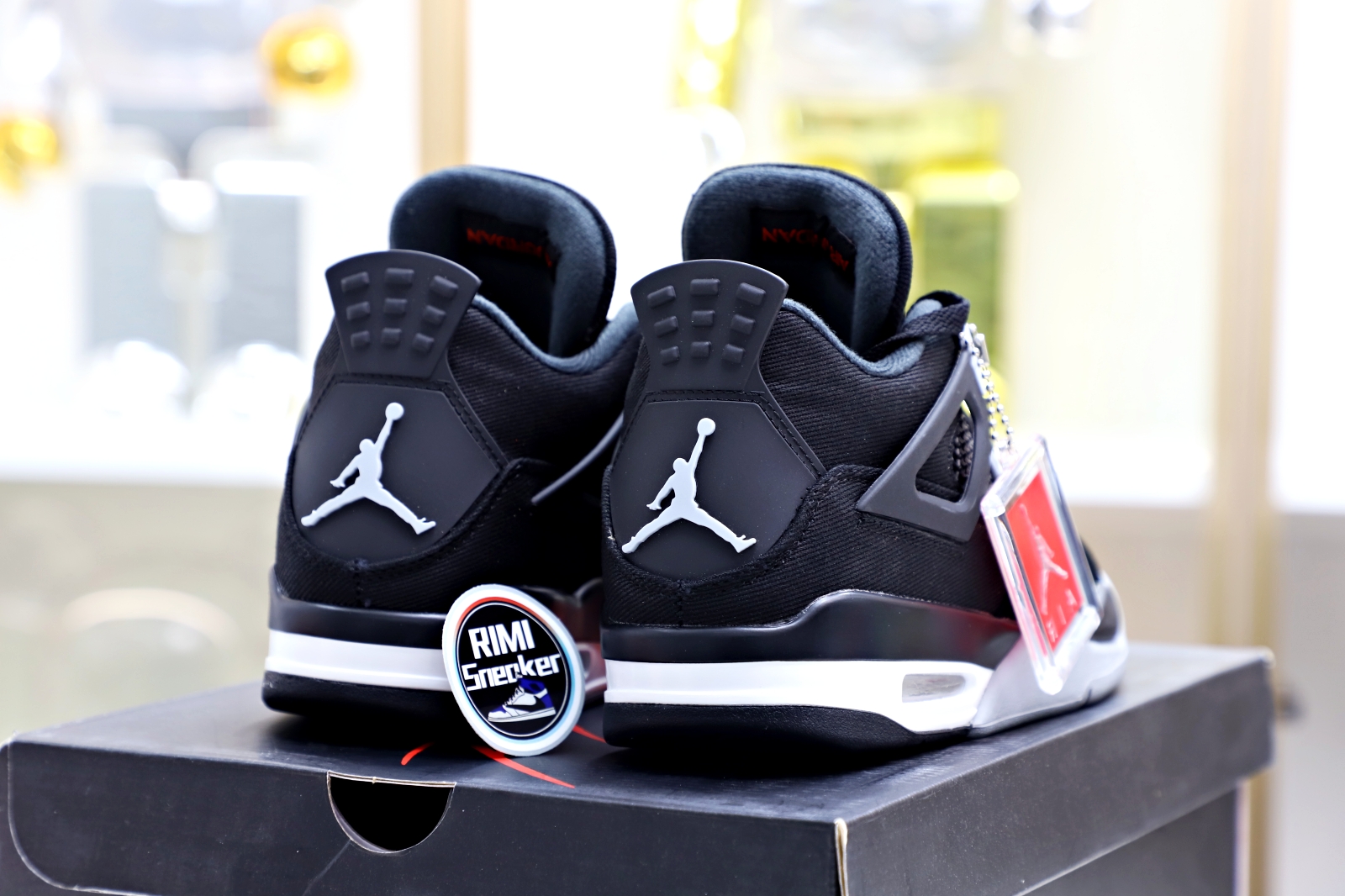 AIR JORDAN 4