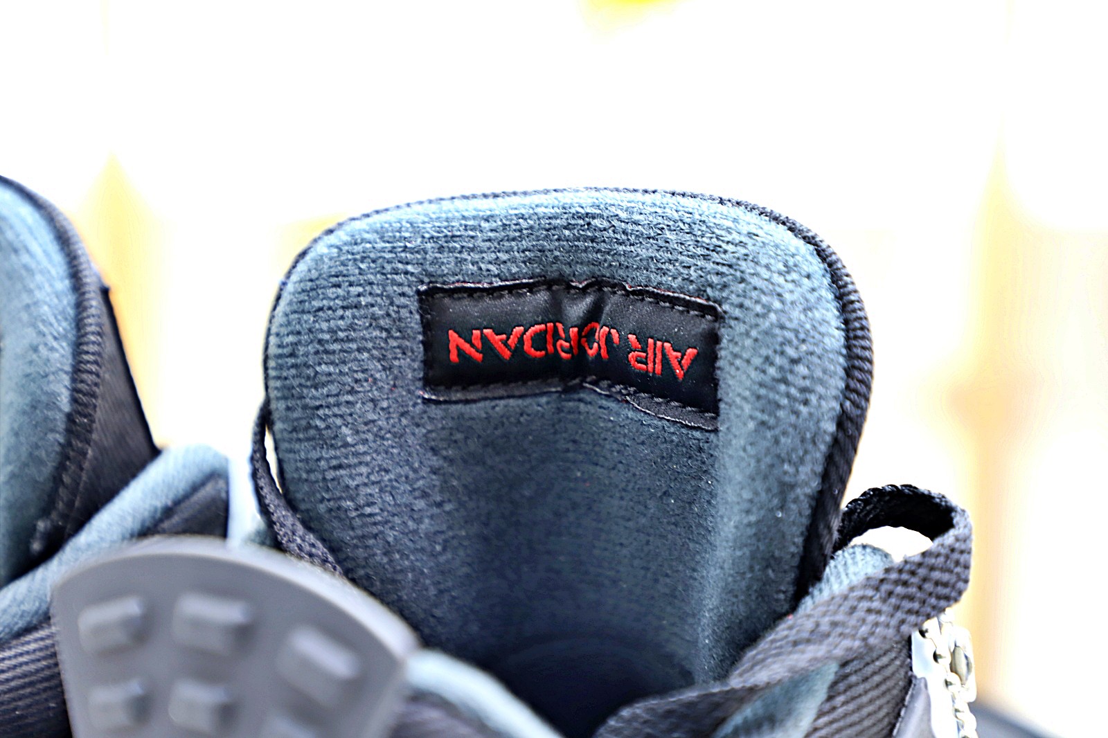 AIR JORDAN 4