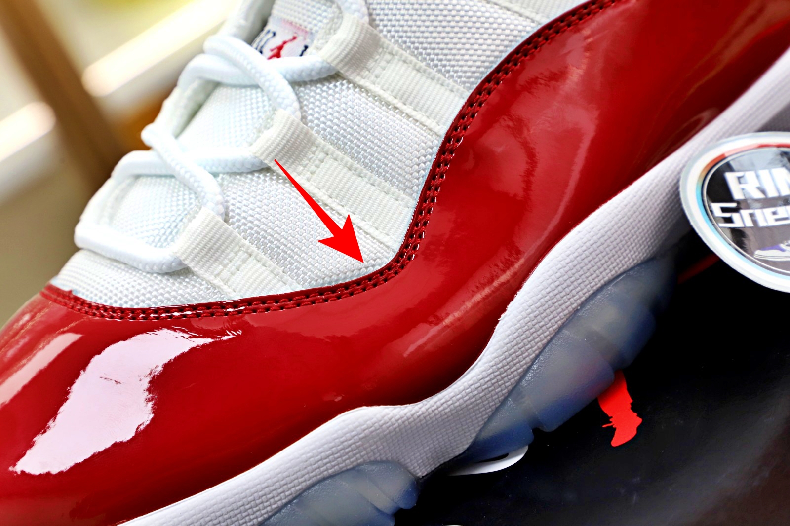 AIR JORDAN 11