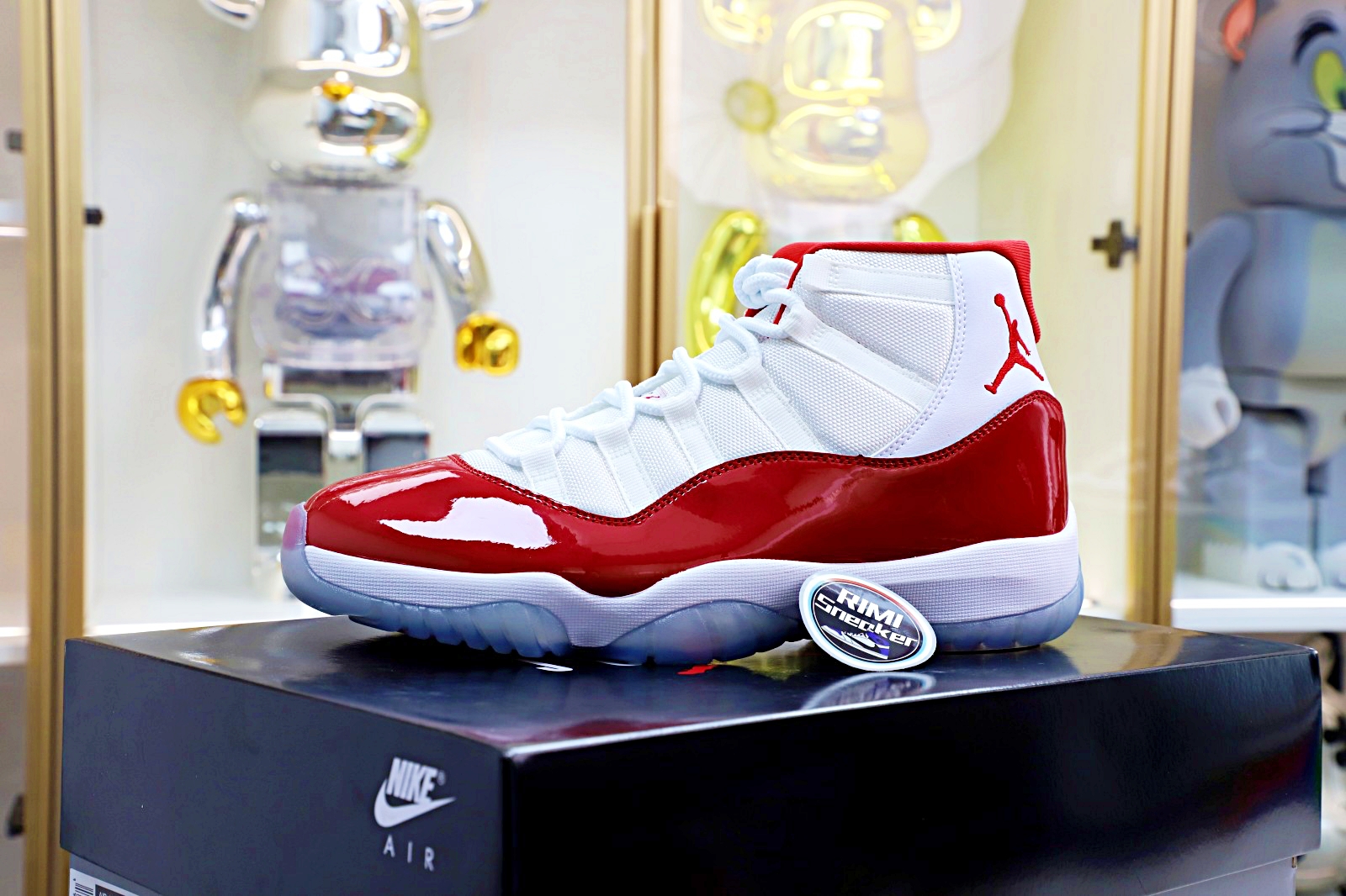 AIR JORDAN 11