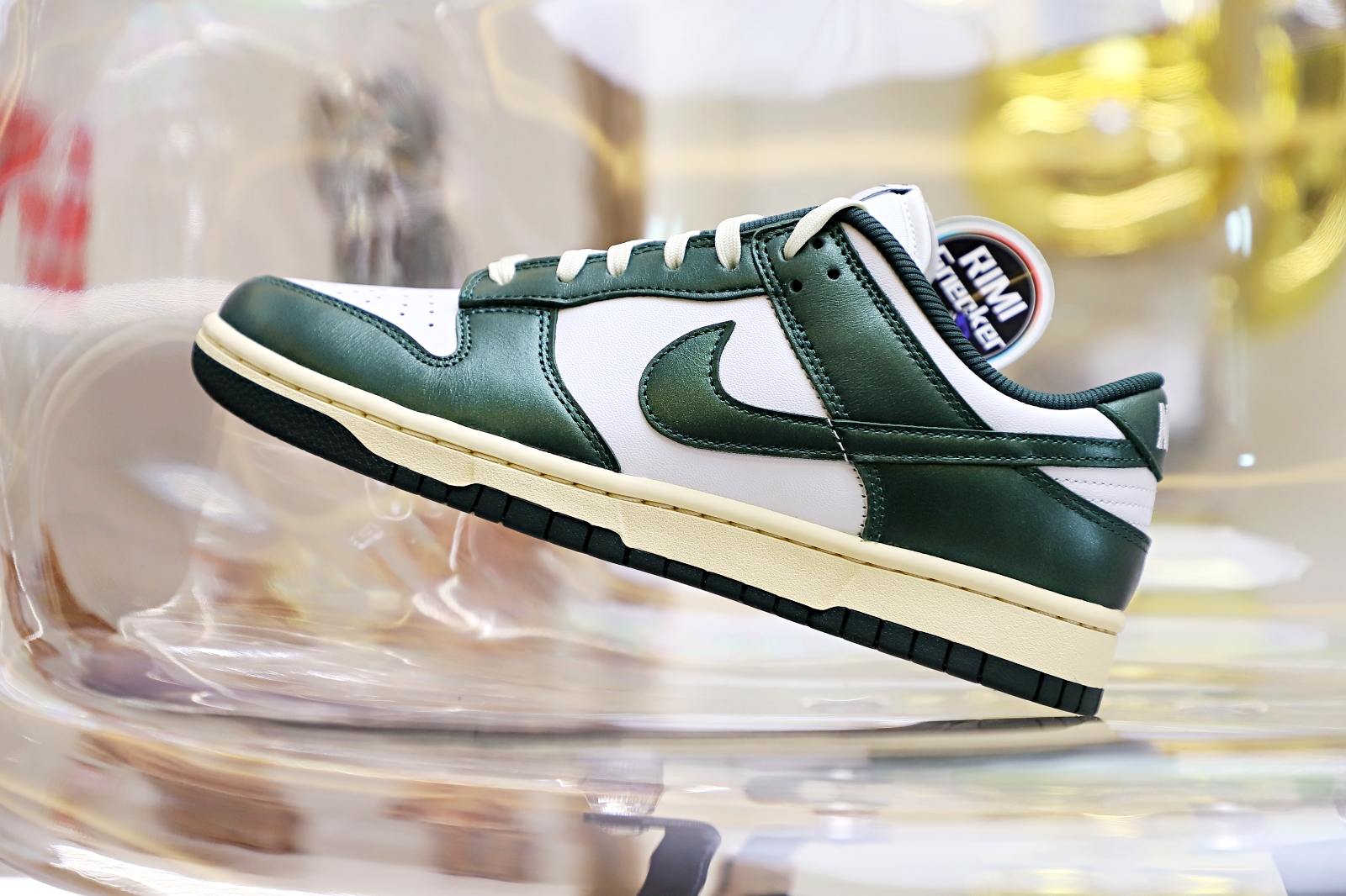 NIKE WMNS DUNK LOW 'VINTAGE GREEN'
