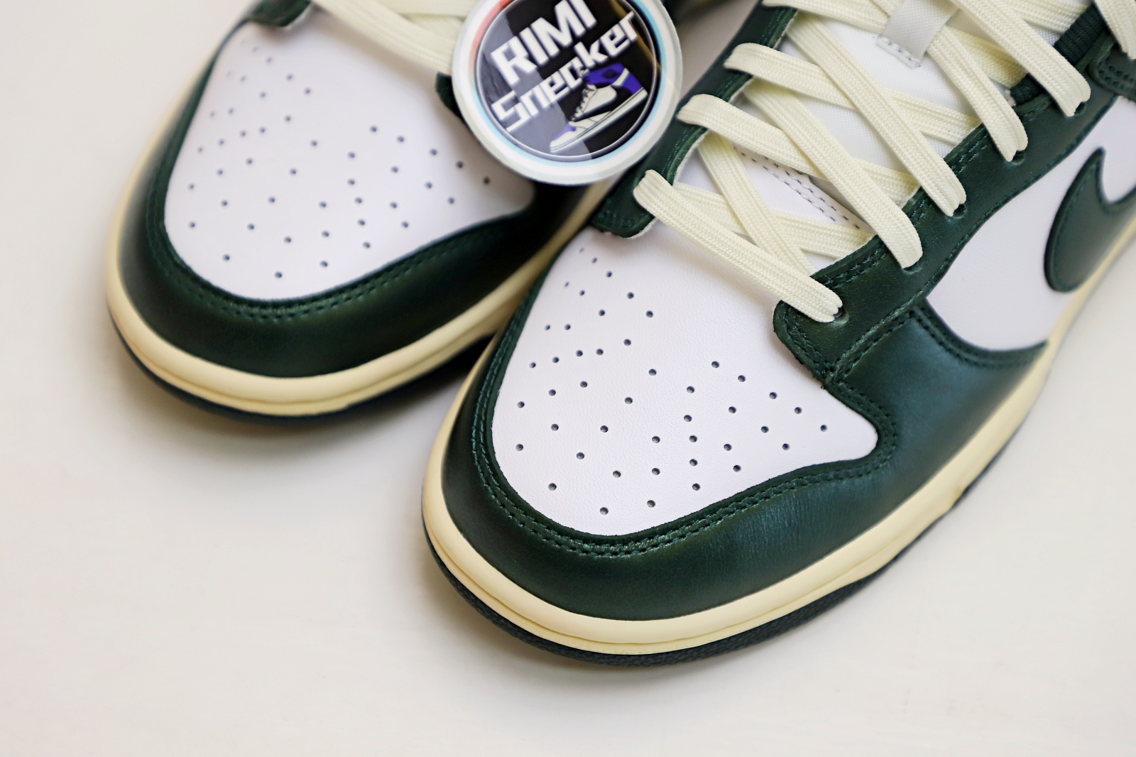 NIKE WMNS DUNK LOW 'VINTAGE GREEN'