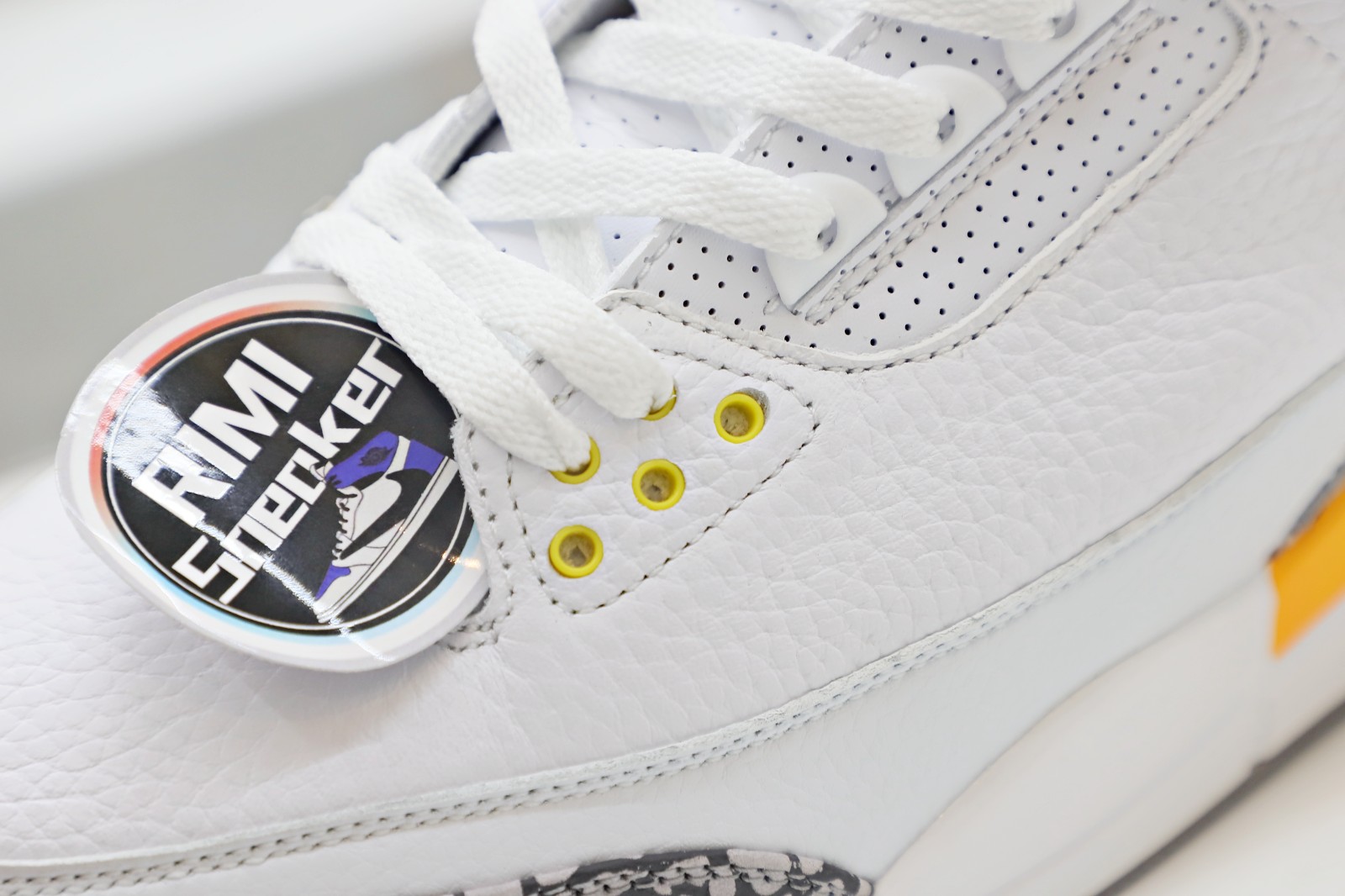 WMNS AIR JORDAN 3 RETRO 'LASER ORANGE' 白黄