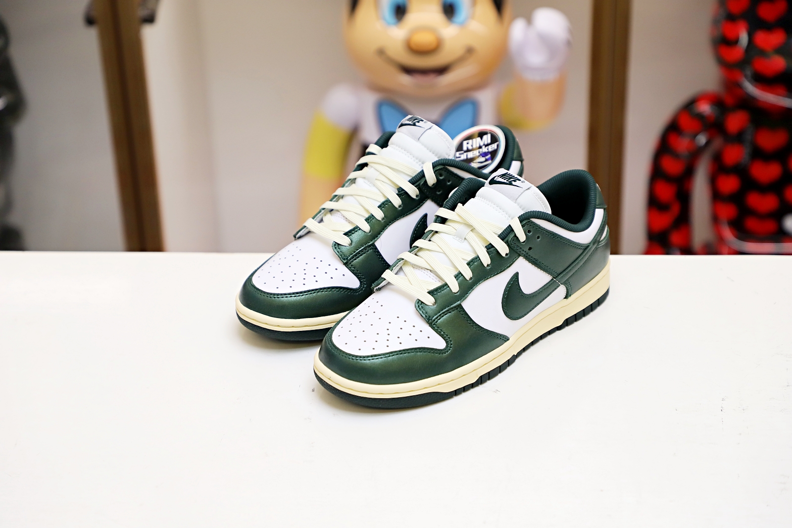 NIKE WMNS DUNK LOW 'VINTAGE GREEN'