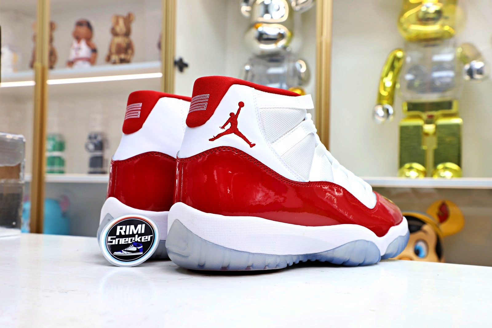 AIR JORDAN 11