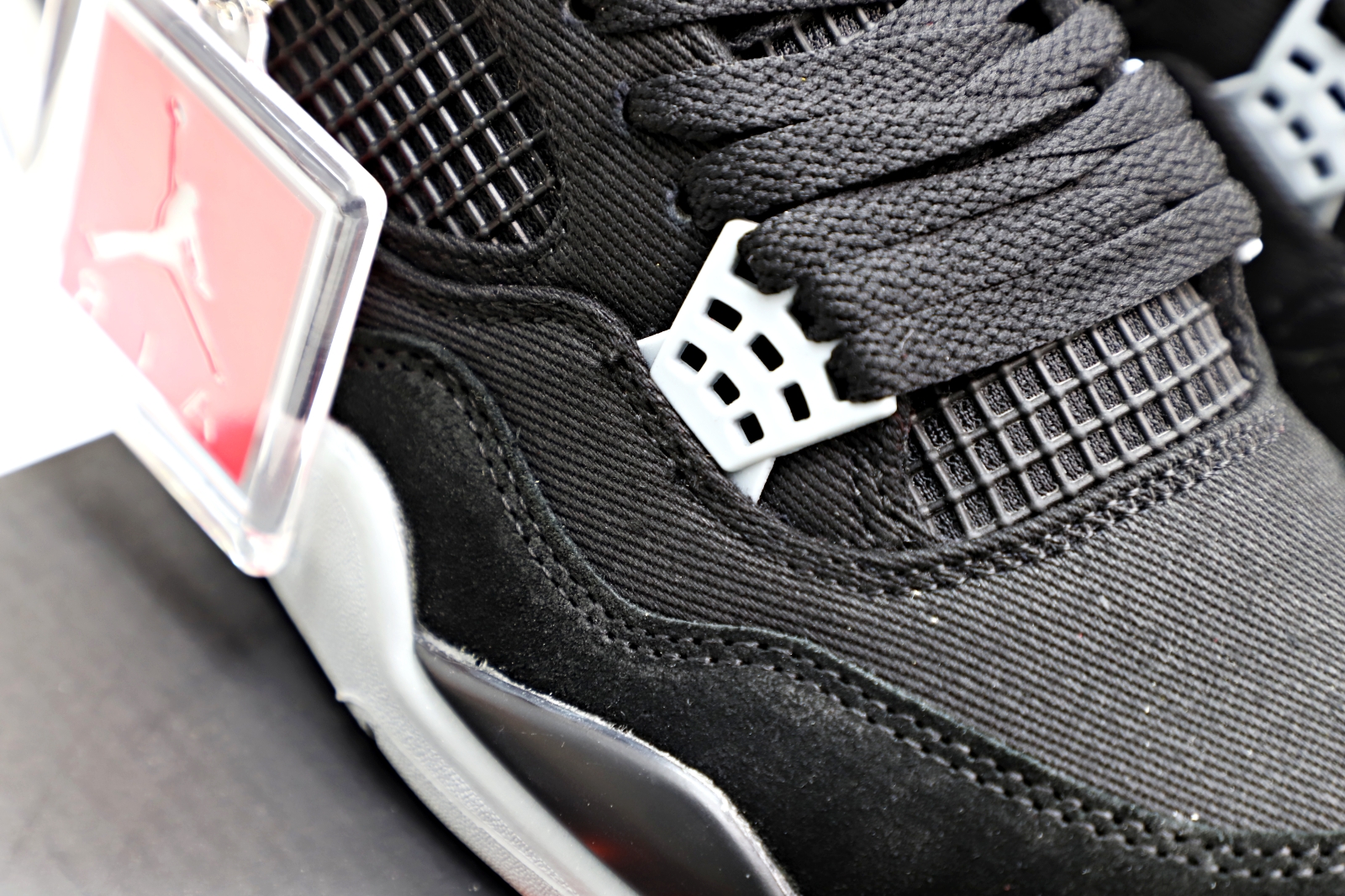 AIR JORDAN 4