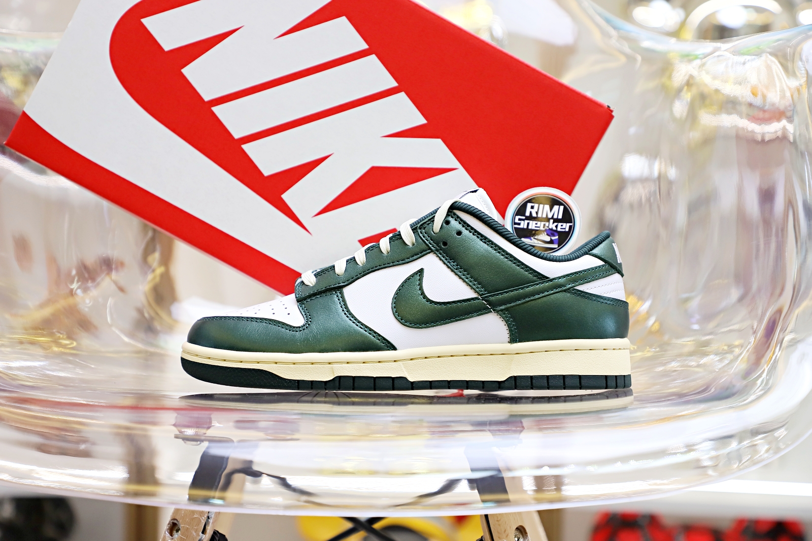 NIKE WMNS DUNK LOW 'VINTAGE GREEN'