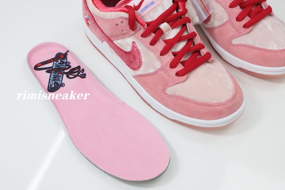STRANGELOVE X DUNK LOW SB 'VALENTINE'S DAY'