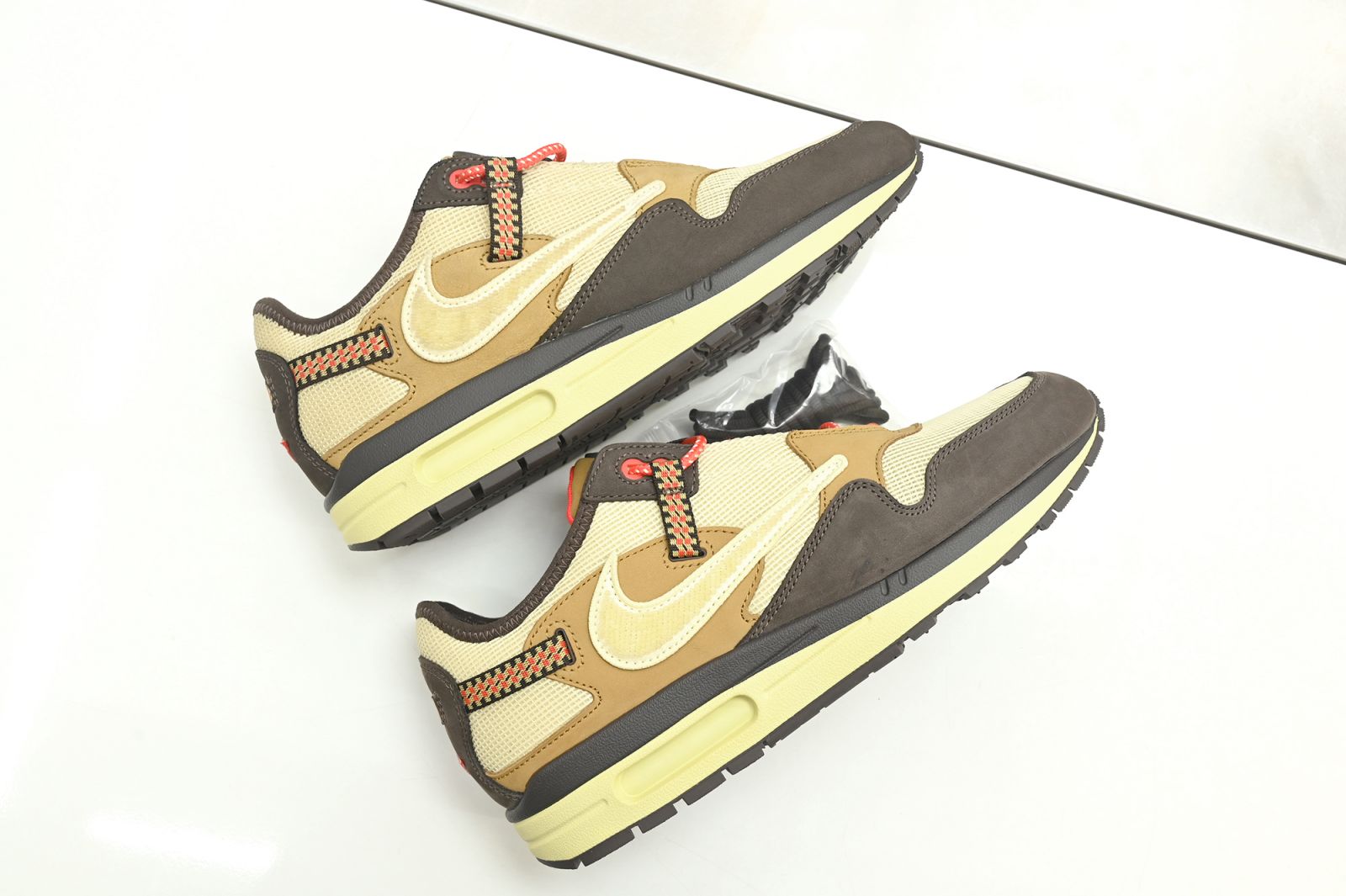 TRAVIS SCOTT NIKE AIR MAX 1 READY