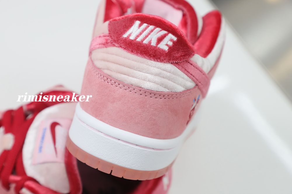 STRANGELOVE X DUNK LOW SB 'VALENTINE'S DAY'