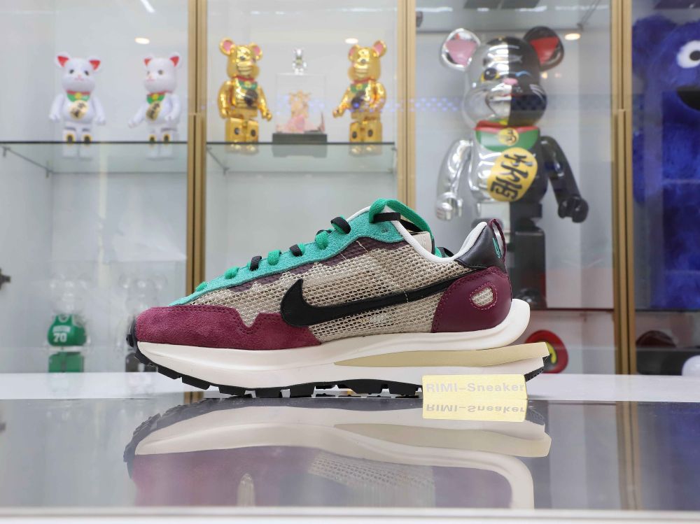 SACAI X VAPORWAFFLE SP 'VILLAIN RED'