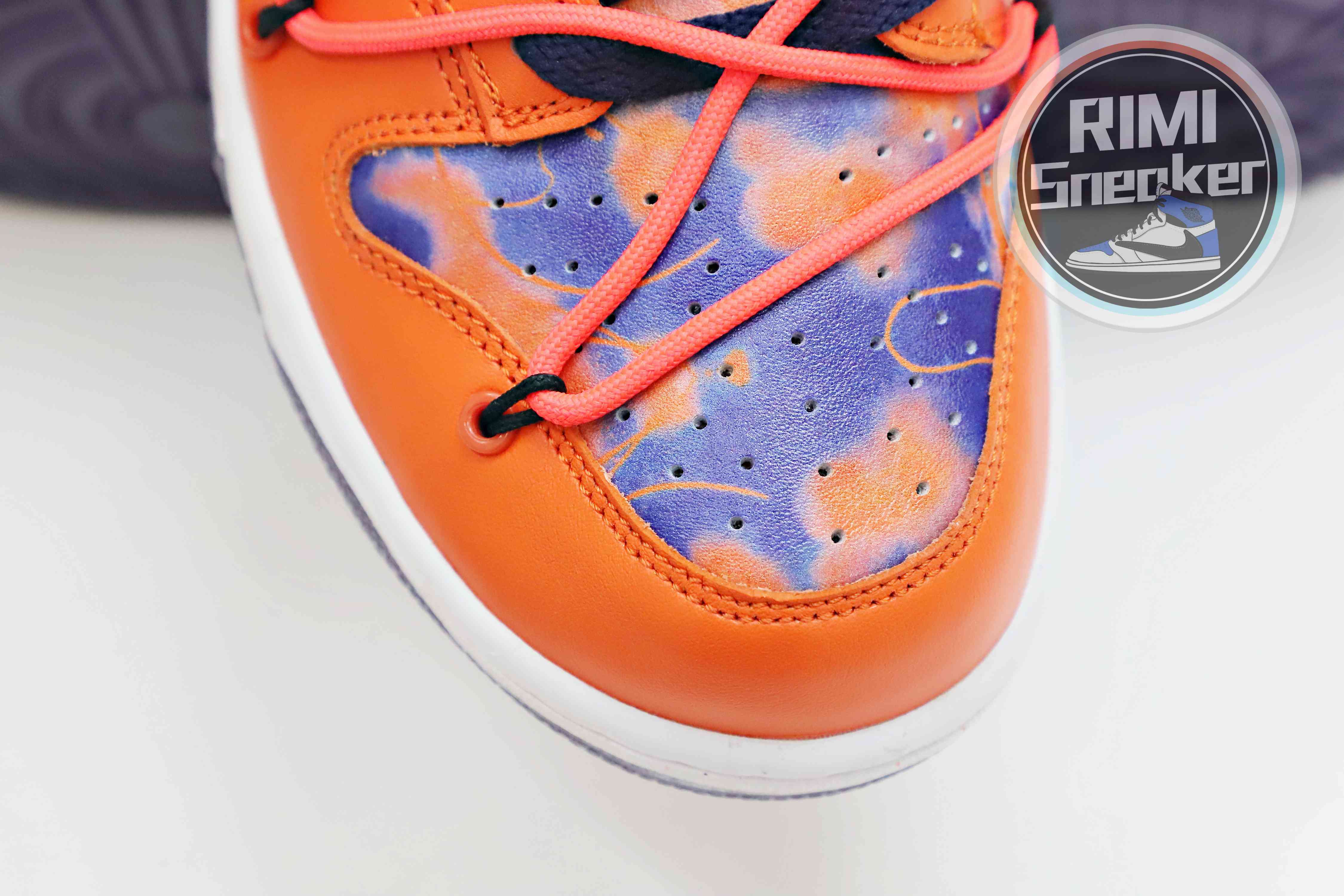 OFF-WHITE FUTURA X DUNK LOW