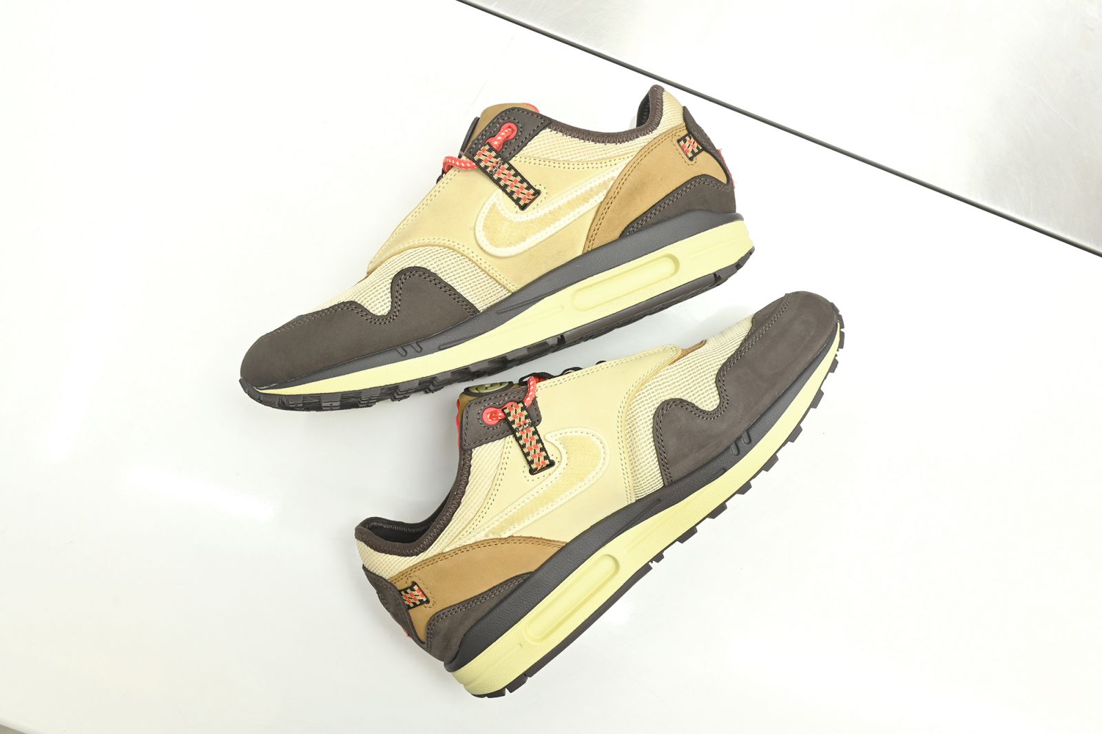 TRAVIS SCOTT NIKE AIR MAX 1 READY
