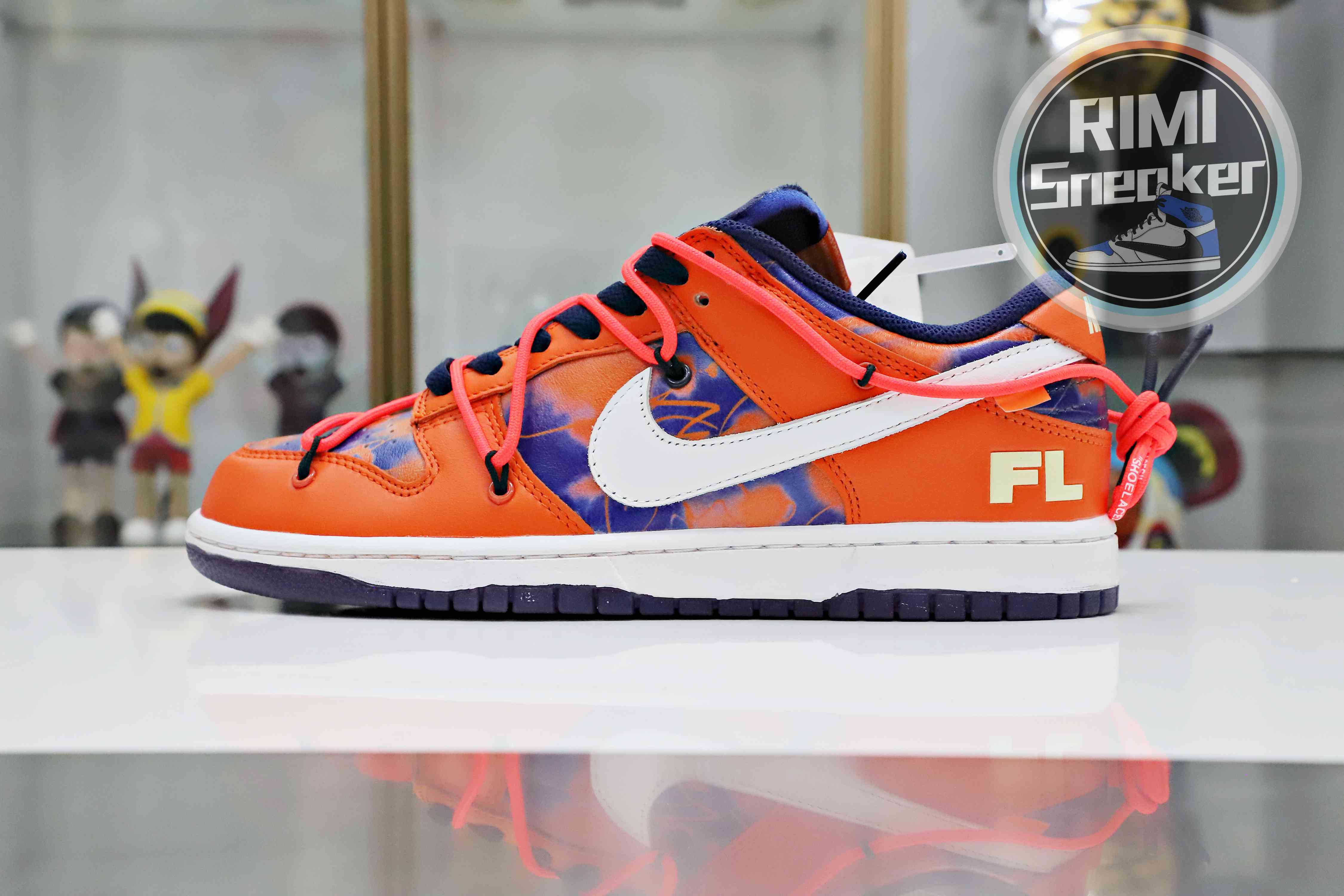 OFF-WHITE FUTURA X DUNK LOW