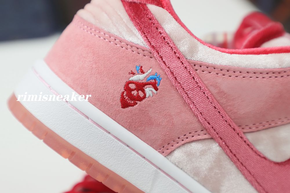 STRANGELOVE X DUNK LOW SB 'VALENTINE'S DAY'