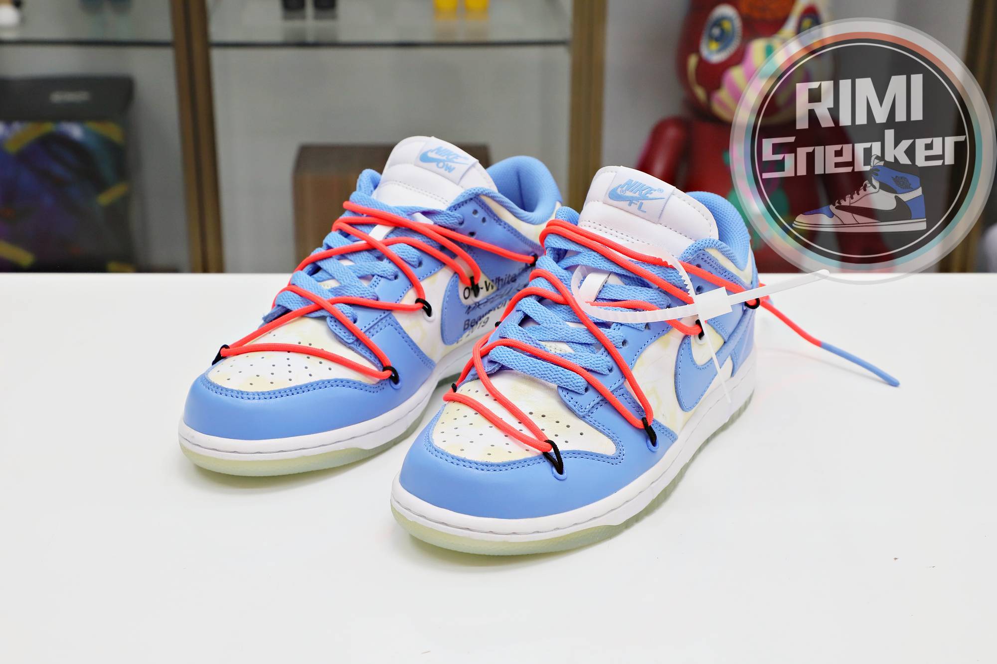 OFF-WHITE FUTURA DUNK LOW