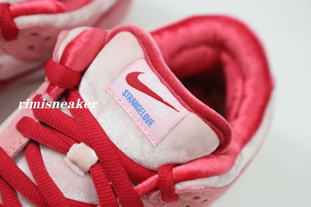STRANGELOVE X DUNK LOW SB 'VALENTINE'S DAY'