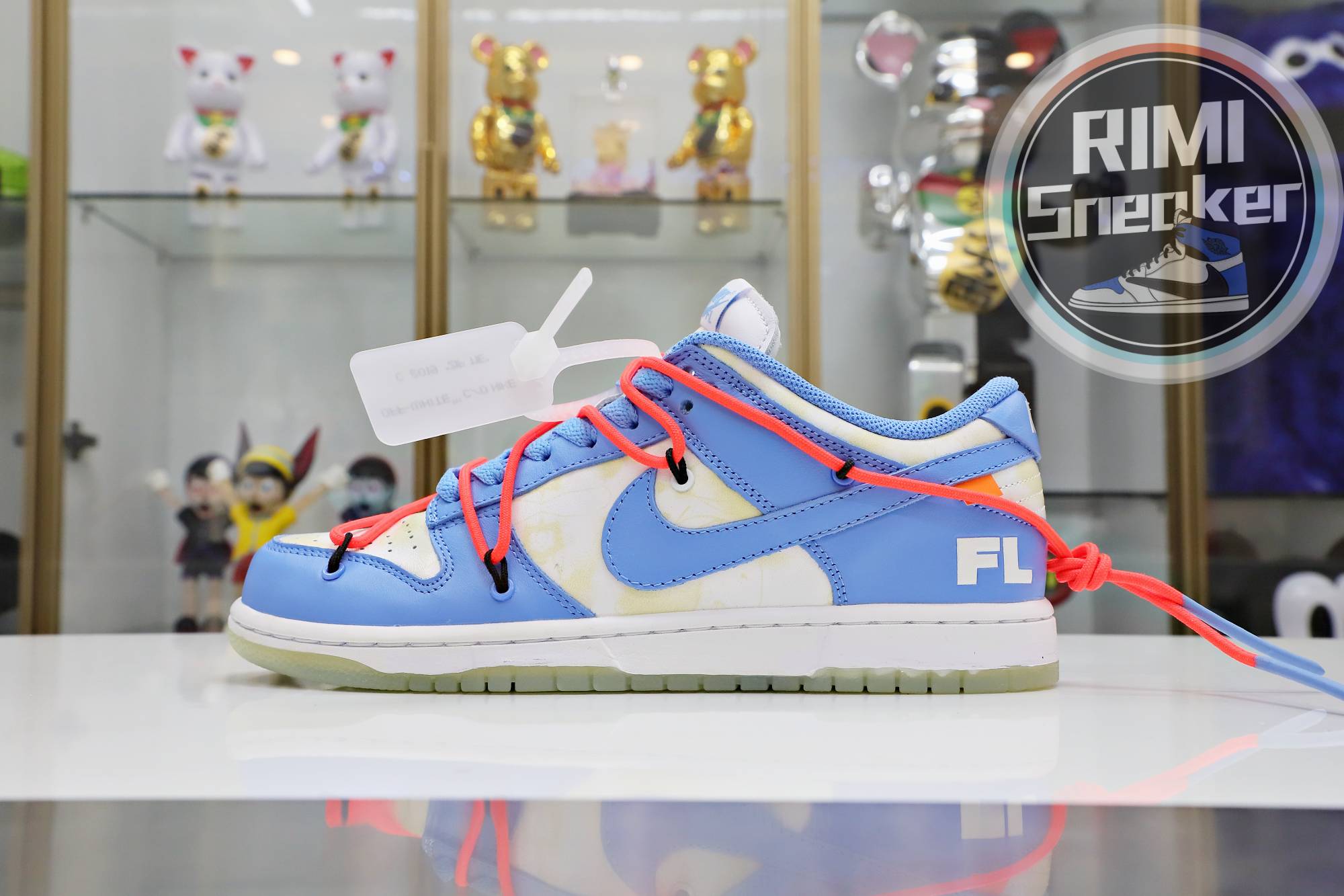 OFF-WHITE FUTURA DUNK LOW