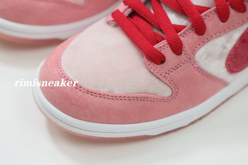 STRANGELOVE X DUNK LOW SB 'VALENTINE'S DAY'