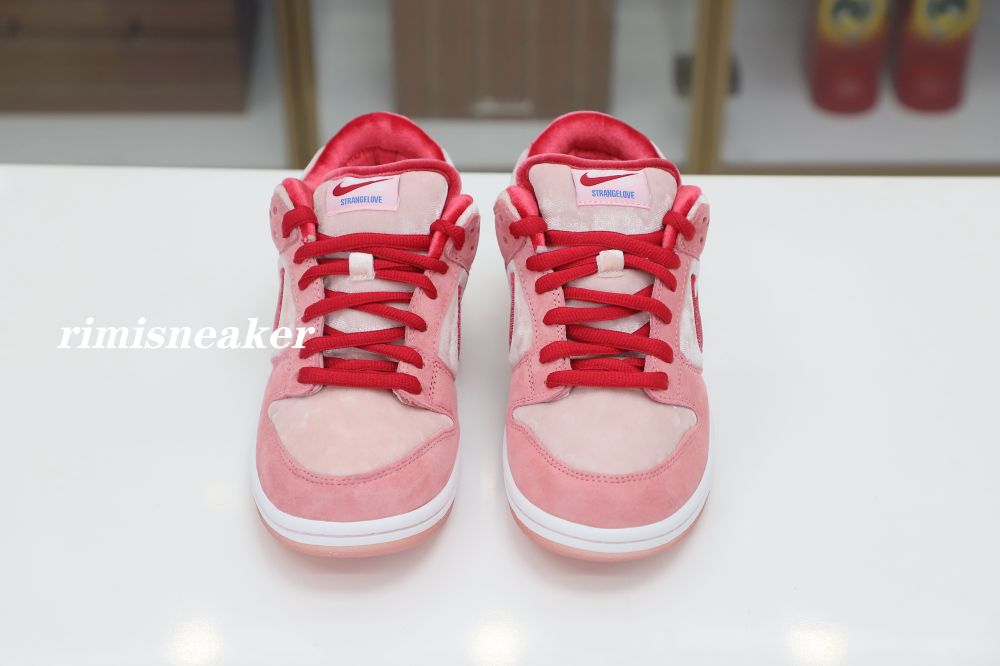 STRANGELOVE X DUNK LOW SB 'VALENTINE'S DAY'