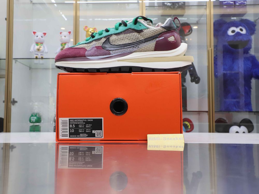 SACAI X VAPORWAFFLE SP 'VILLAIN RED'