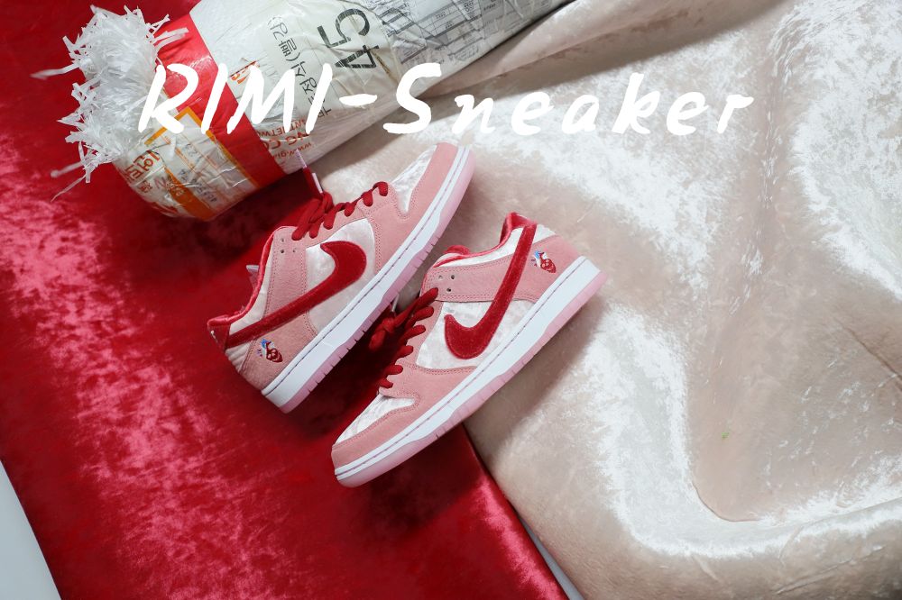 STRANGELOVE X DUNK LOW SB 'VALENTINE'S DAY'