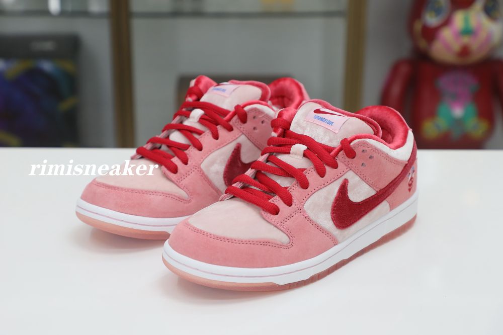 STRANGELOVE X DUNK LOW SB 'VALENTINE'S DAY'