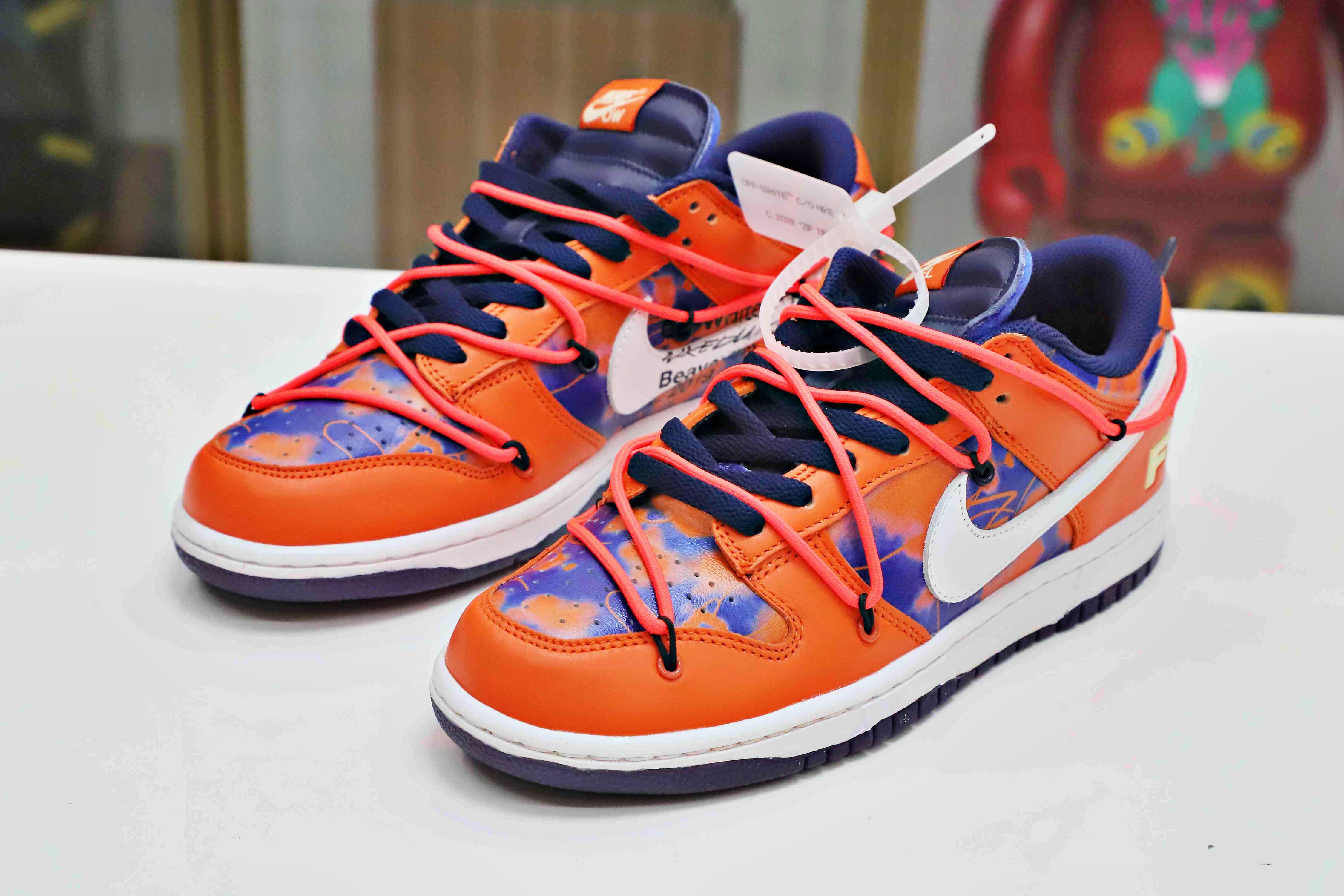 OFF-WHITE FUTURA X DUNK LOW