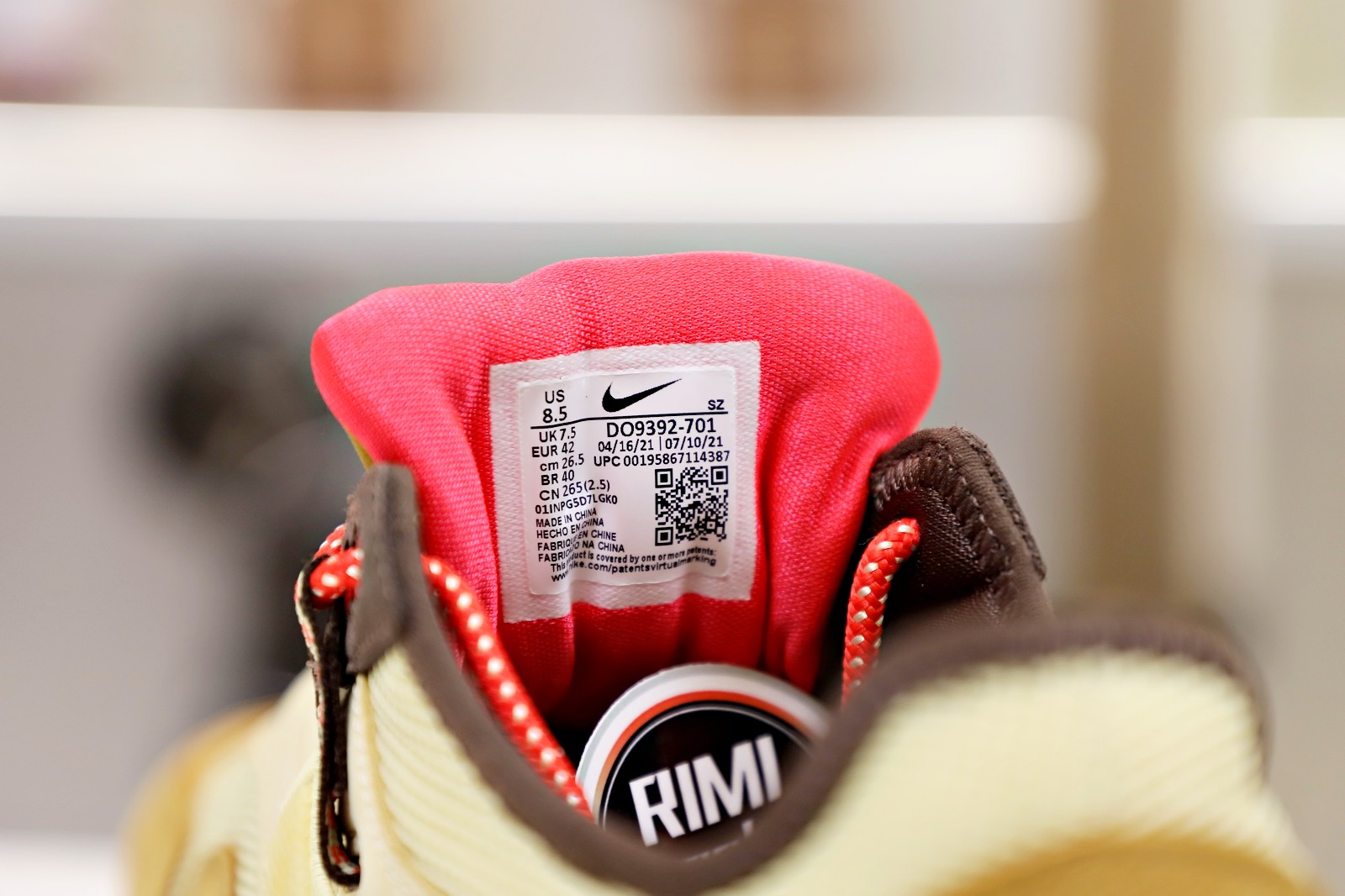 TRAVIS SCOTT NIKE AIR MAX 1 DO9392-701
