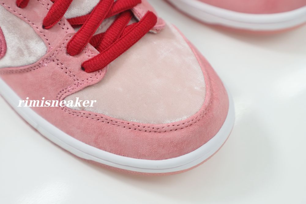 STRANGELOVE X DUNK LOW SB 'VALENTINE'S DAY'
