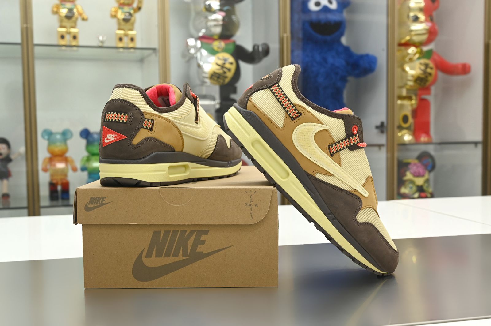 TRAVIS SCOTT NIKE AIR MAX 1 READY