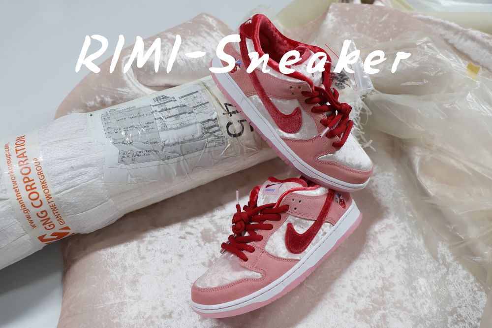 STRANGELOVE X DUNK LOW SB 'VALENTINE'S DAY'