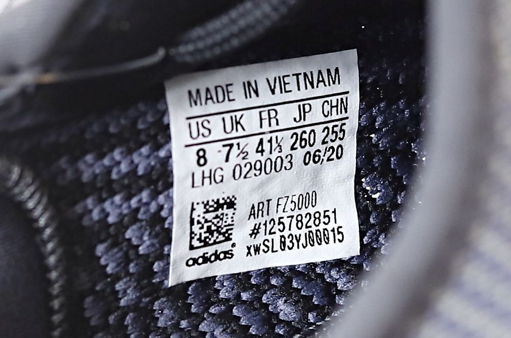 YEEZY BOOST 350 V2 'CARBON'