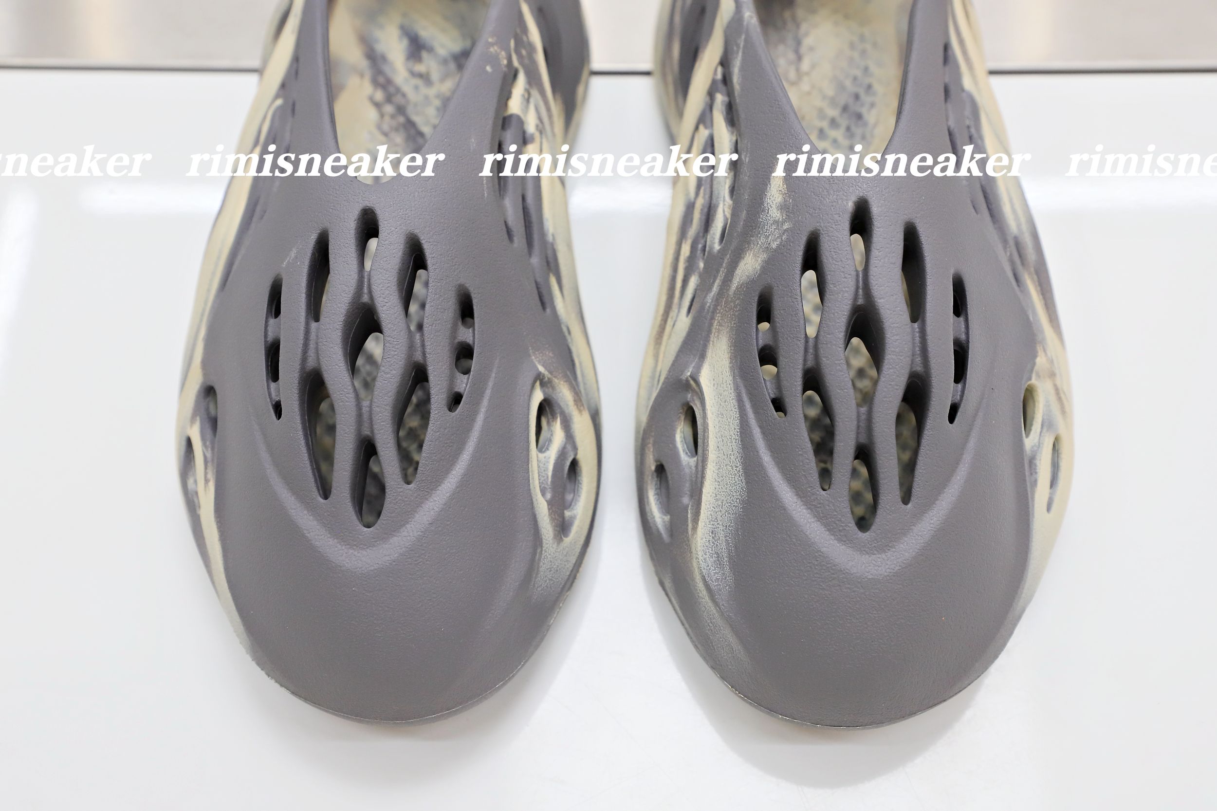 YEEZY FOAM RUNNER 'MXT MOON GREY'