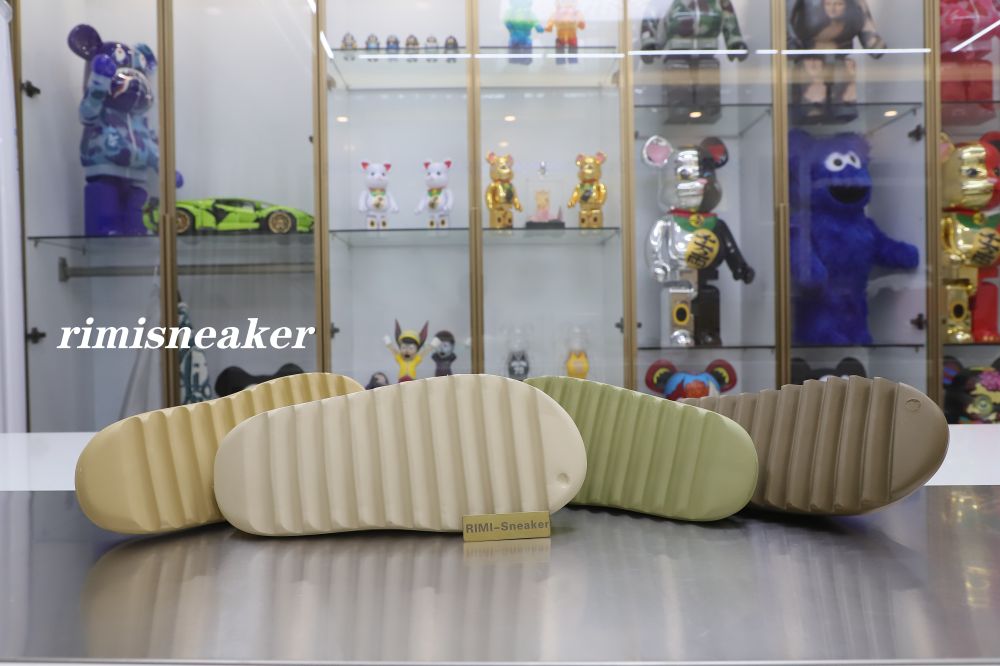 YEEZY SLIDES SHOES