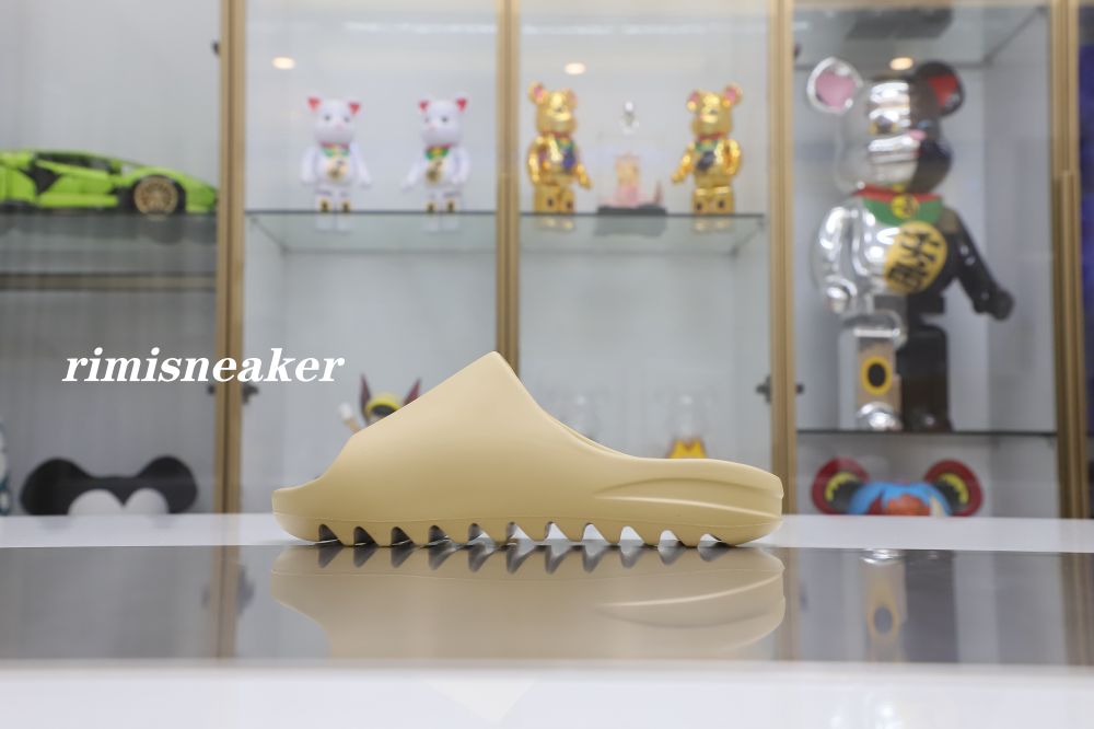 YEEZY SLIDES SHOES