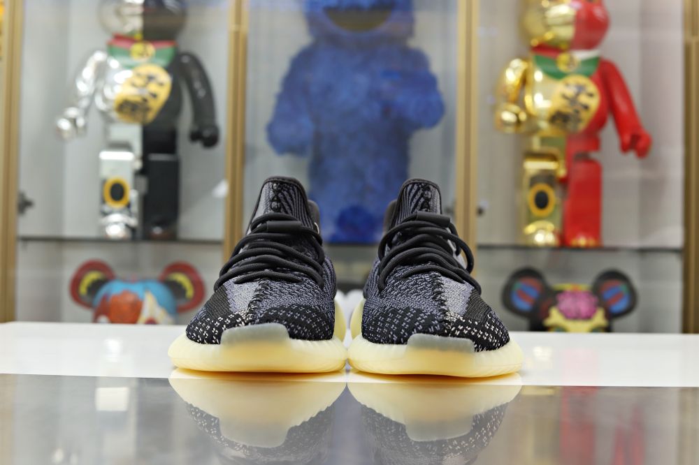 YEEZY BOOST 350 V2 'CARBON'