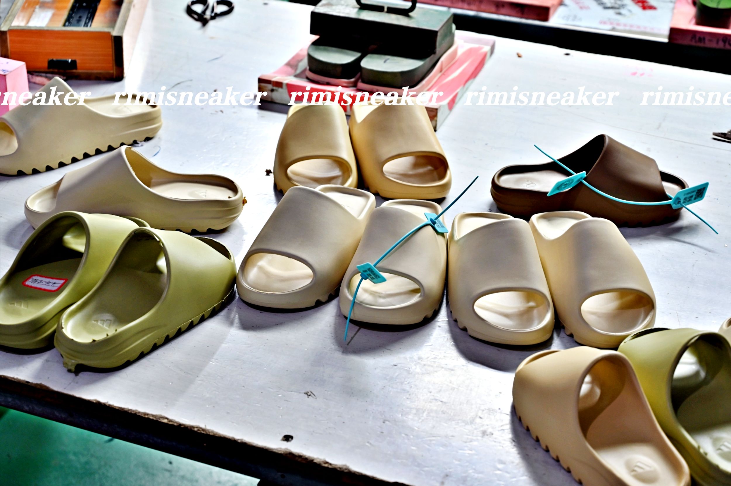 YEEZY SLIDES SHOES
