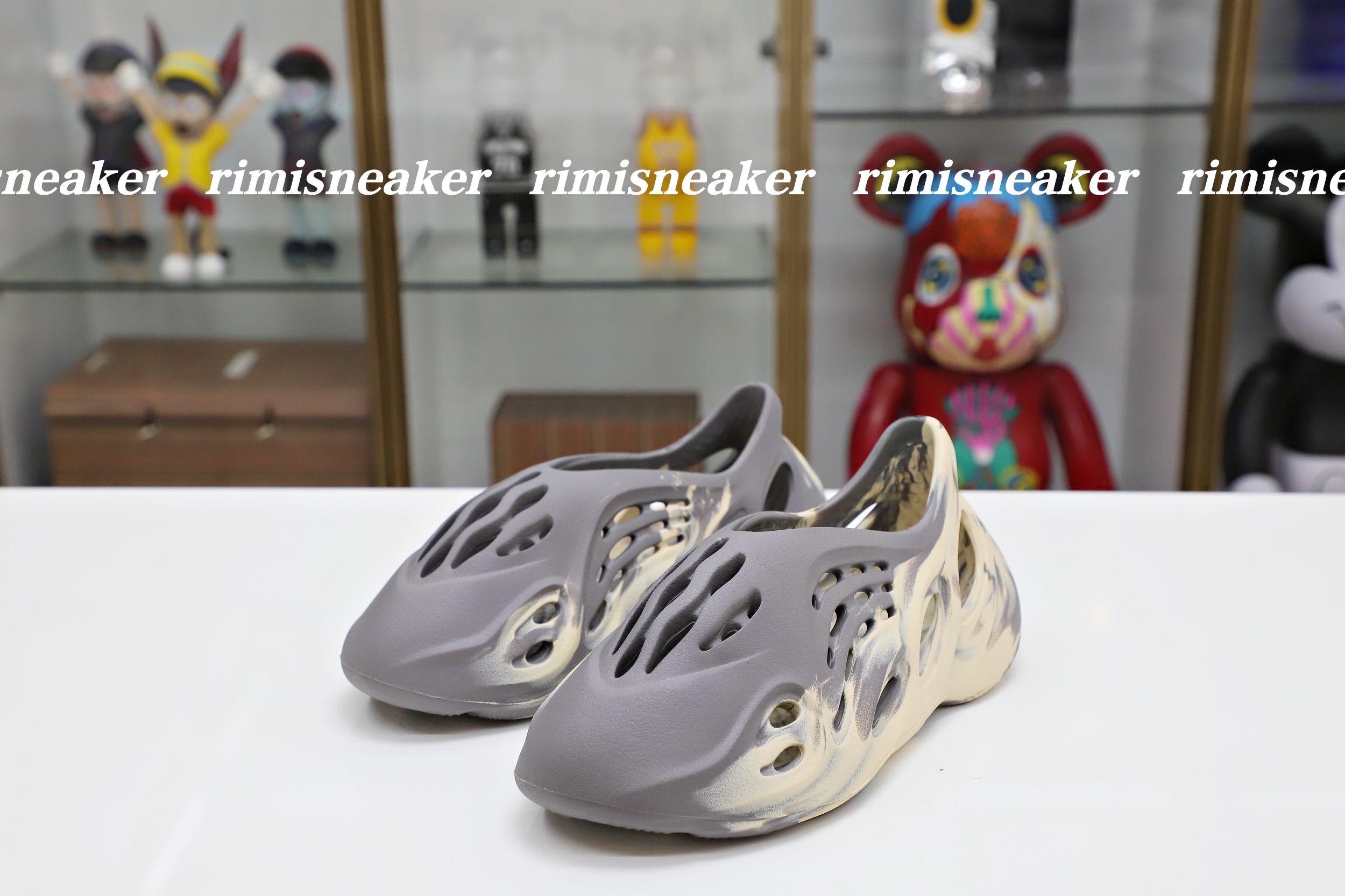 YEEZY FOAM RUNNER 'MXT MOON GREY'