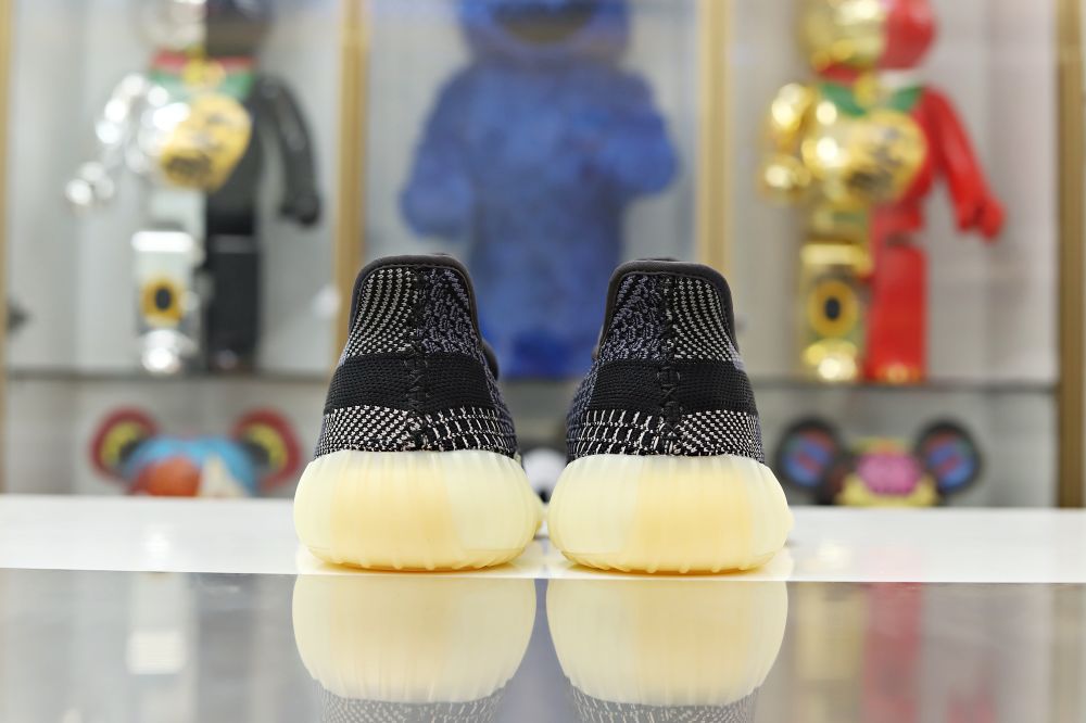 YEEZY BOOST 350 V2 'CARBON'