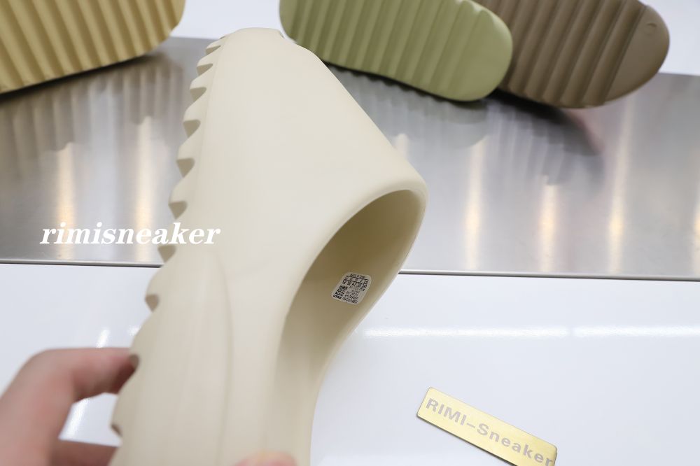 YEEZY SLIDES SHOES