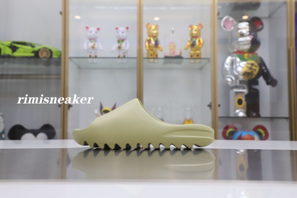 YEEZY SLIDES SHOES