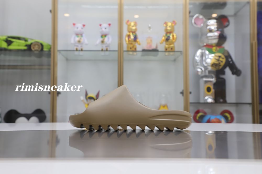 YEEZY SLIDES SHOES