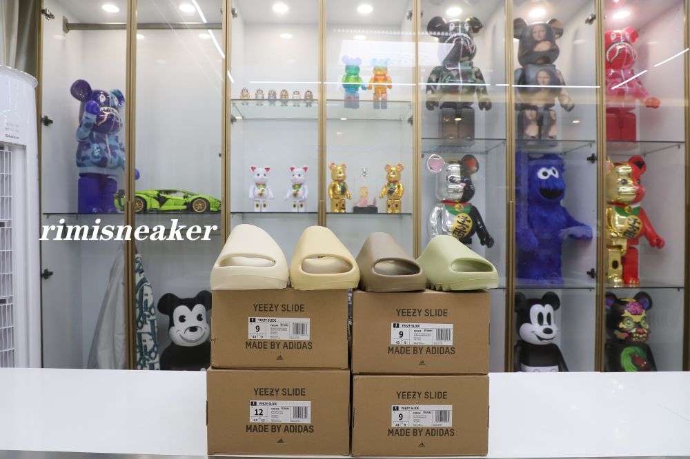 YEEZY SLIDES SHOES
