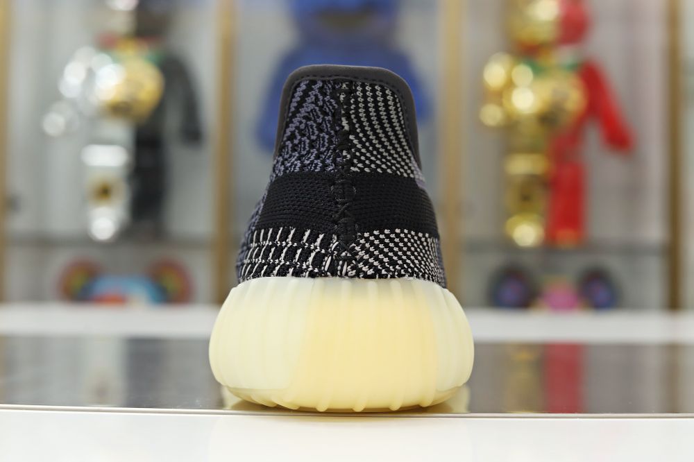 YEEZY BOOST 350 V2 'CARBON'