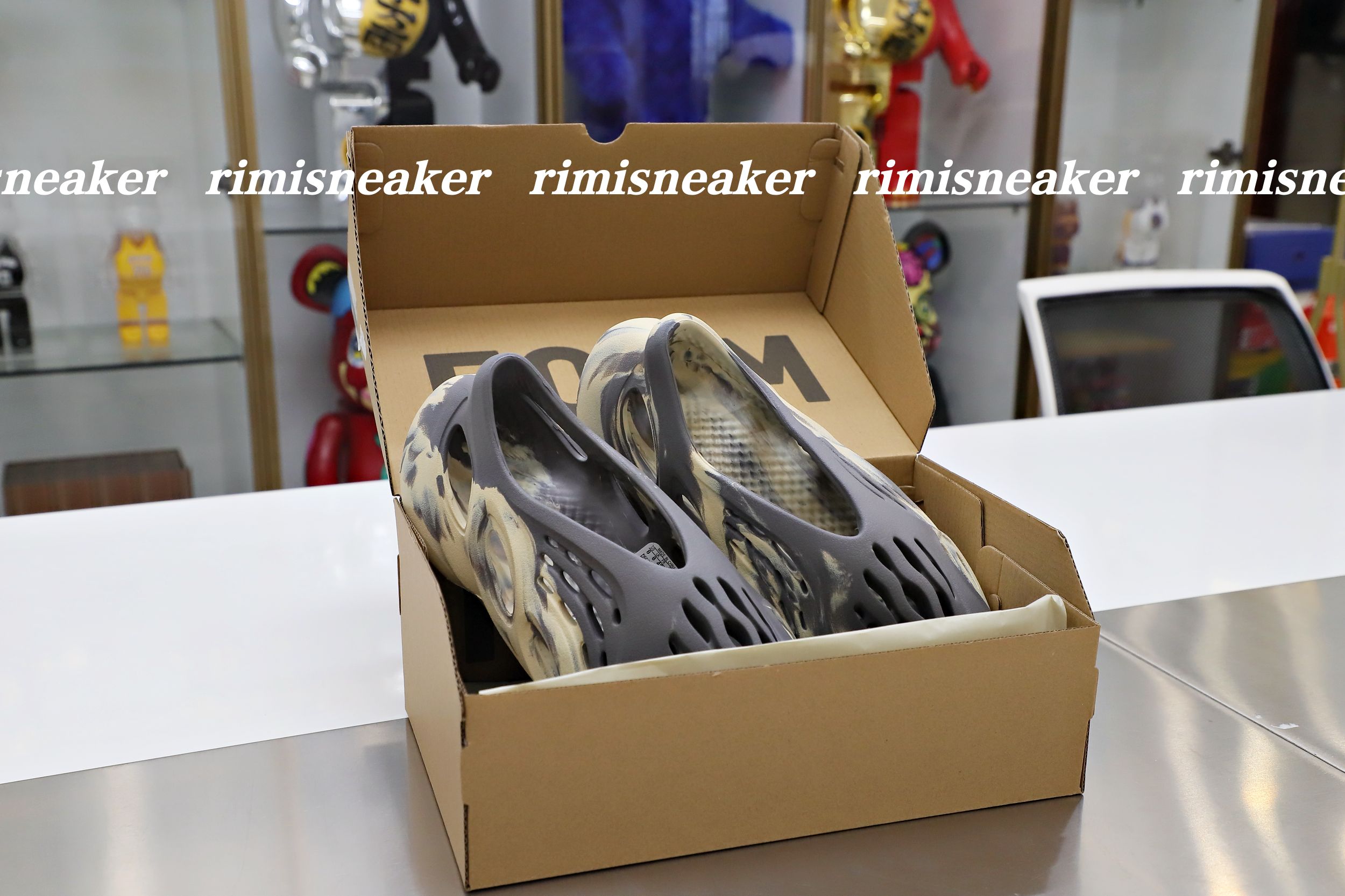 YEEZY FOAM RUNNER 'MXT MOON GREY'