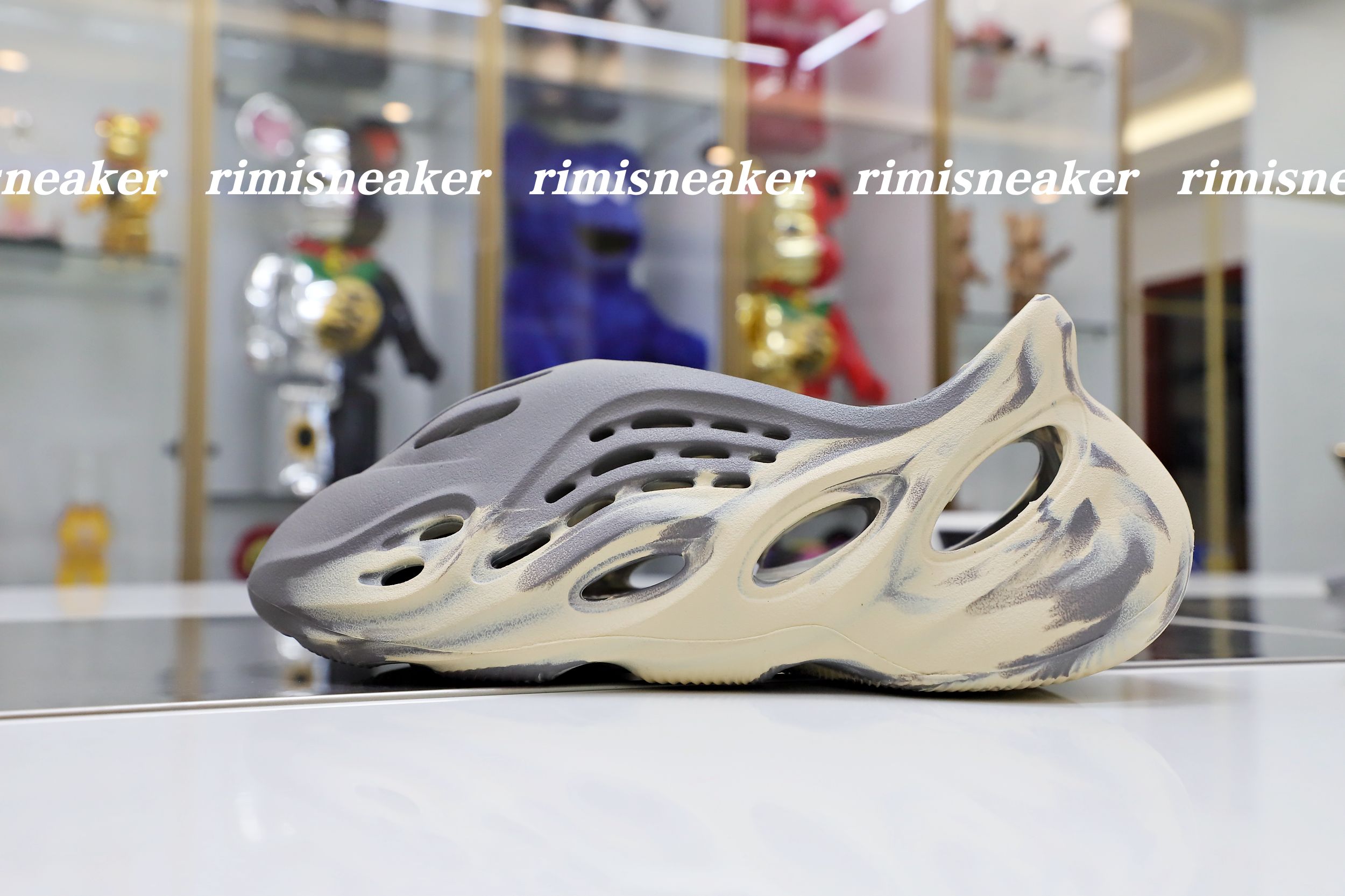 YEEZY FOAM RUNNER 'MXT MOON GREY'