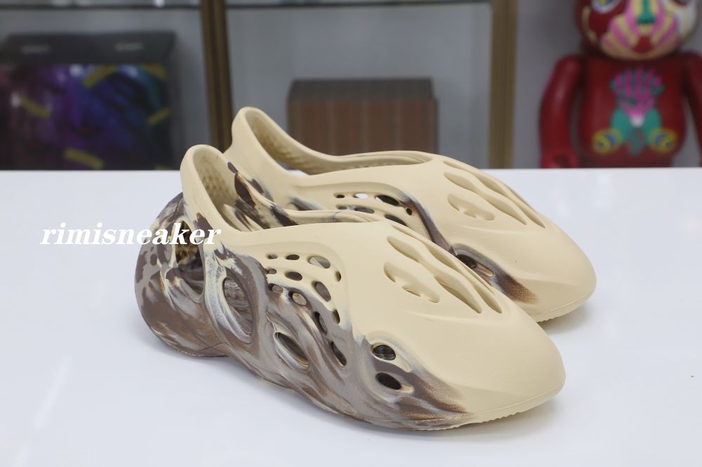 YEEZY FOAM RUNNER 'MX CREAM CLAY'