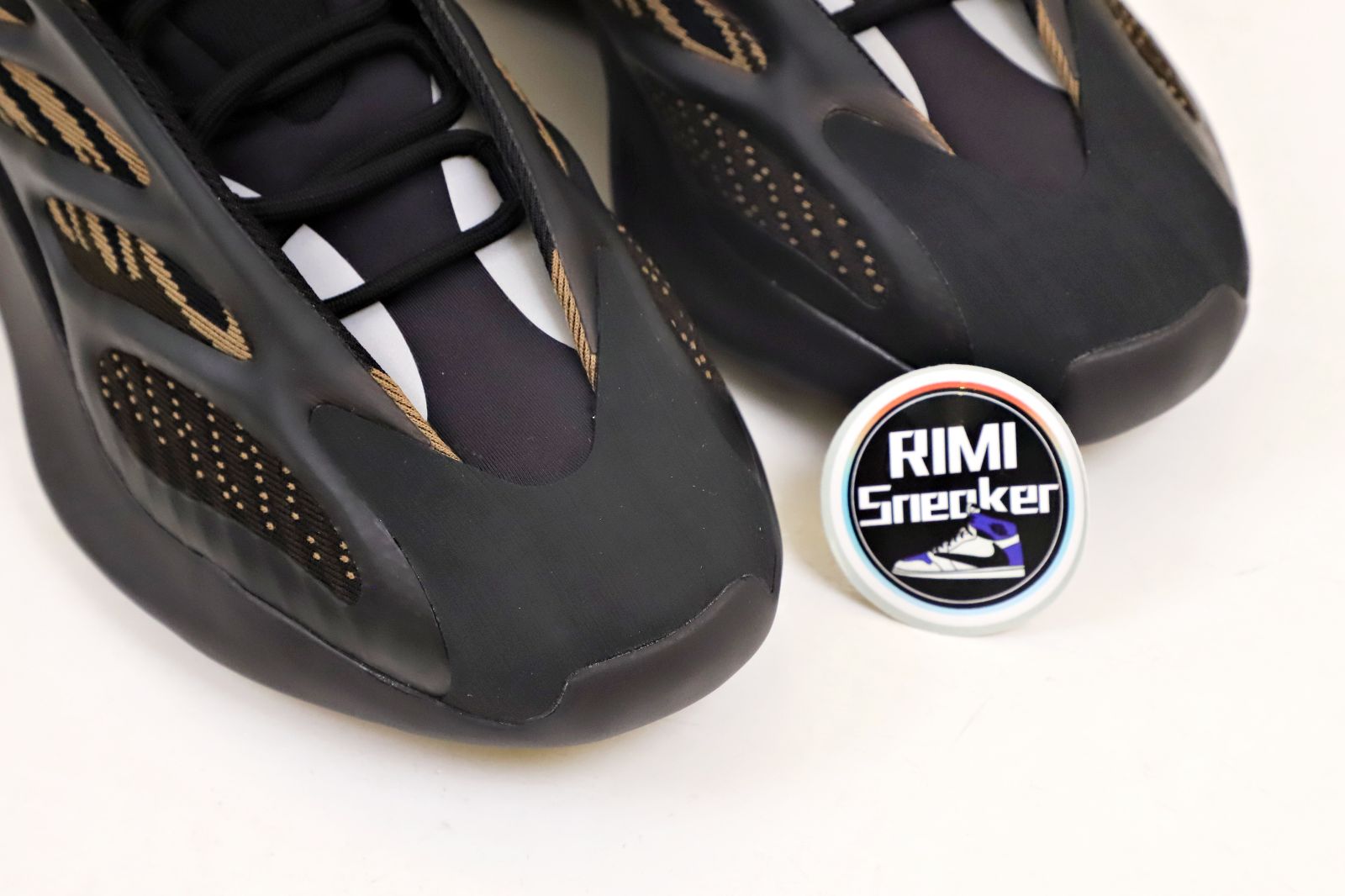 YEEZY 700 V3 'CLAY BROWN'