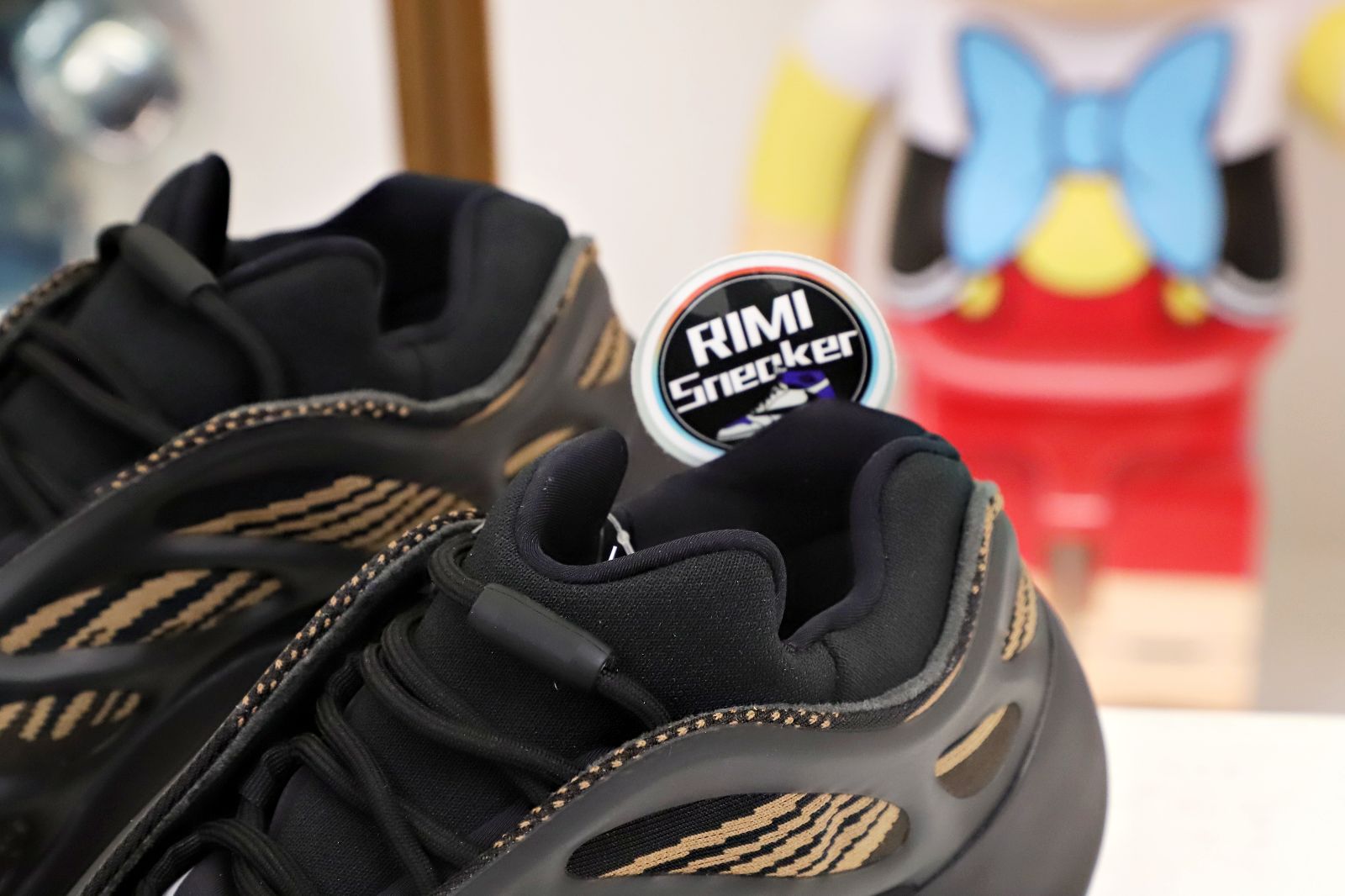 YEEZY 700 V3 'CLAY BROWN'